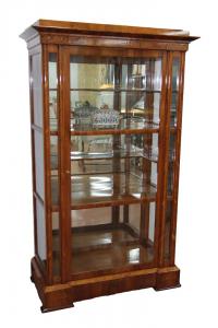 Biedermeier Vitrine (Österreich, ca. 1825)